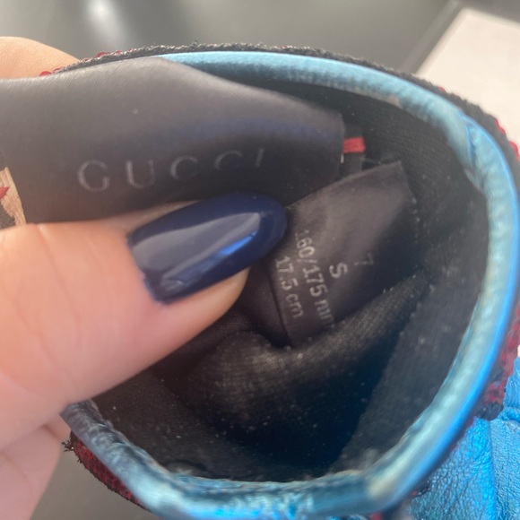 Gucci Women’s Leather Blue Gloves - Picture 4 of 9